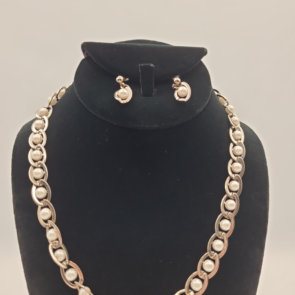 Faux Pearl Necklace & Matching Earrings Set Silver Tone Statement